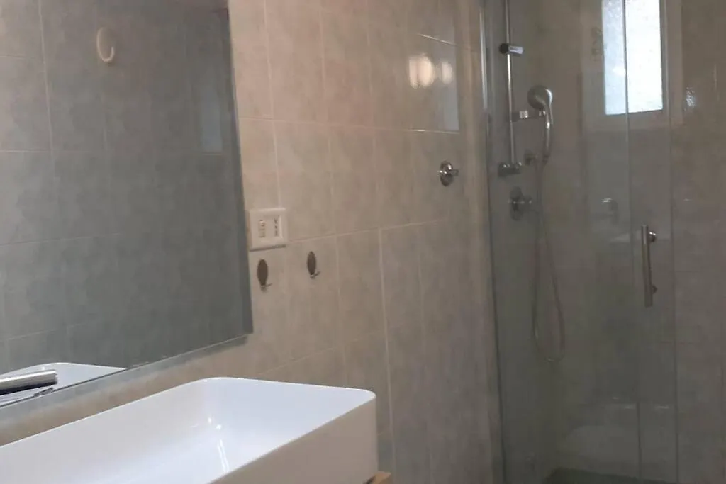 Caterina Apt San Lorenzo 2Camere Rome Italië