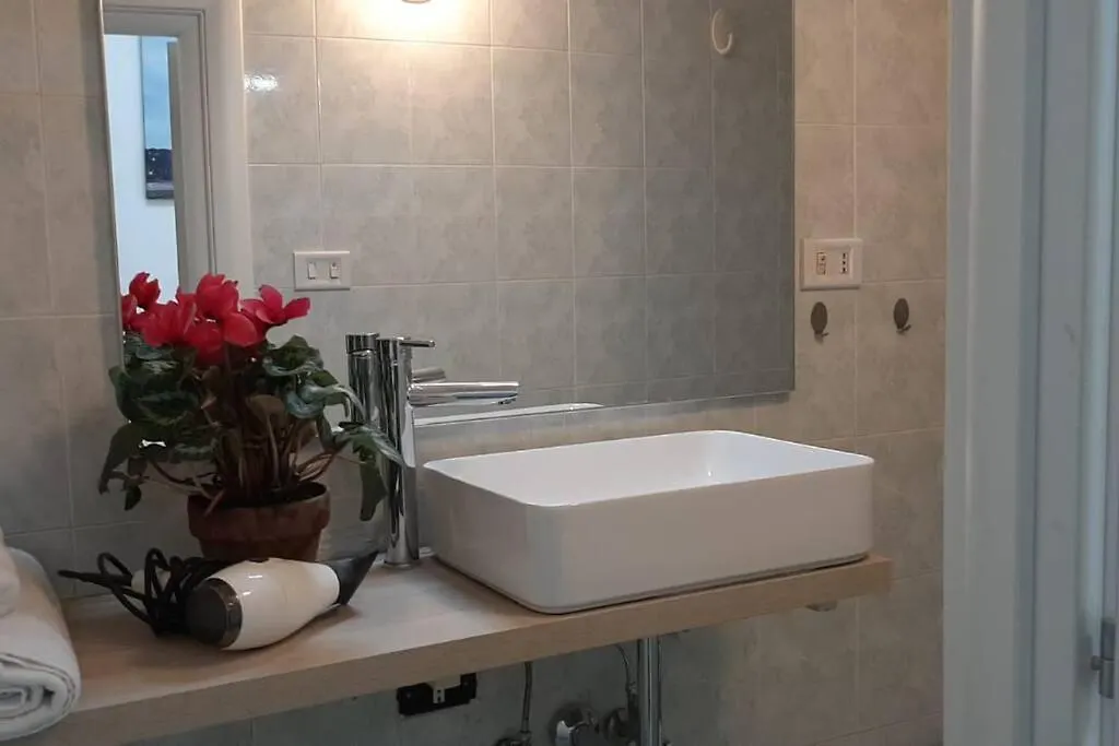 Caterina Apt San Lorenzo 2Camere Rome